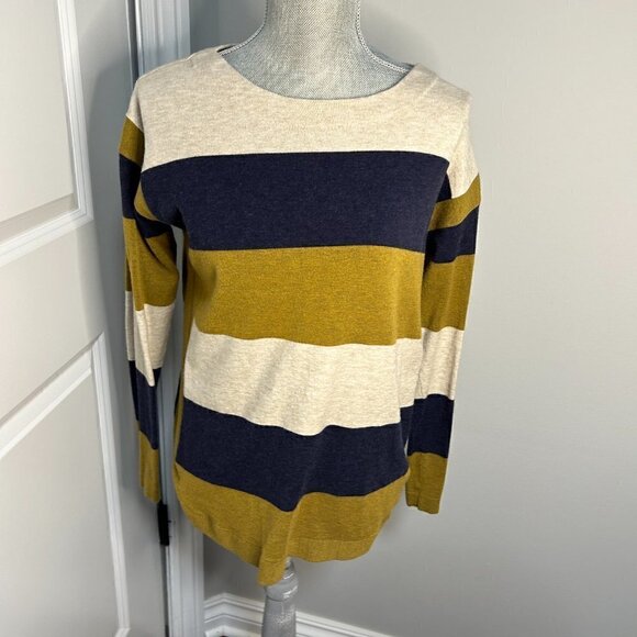 Women's Color Blocked Curved Hem Pullover Size M EUC - Picture 2 of 3